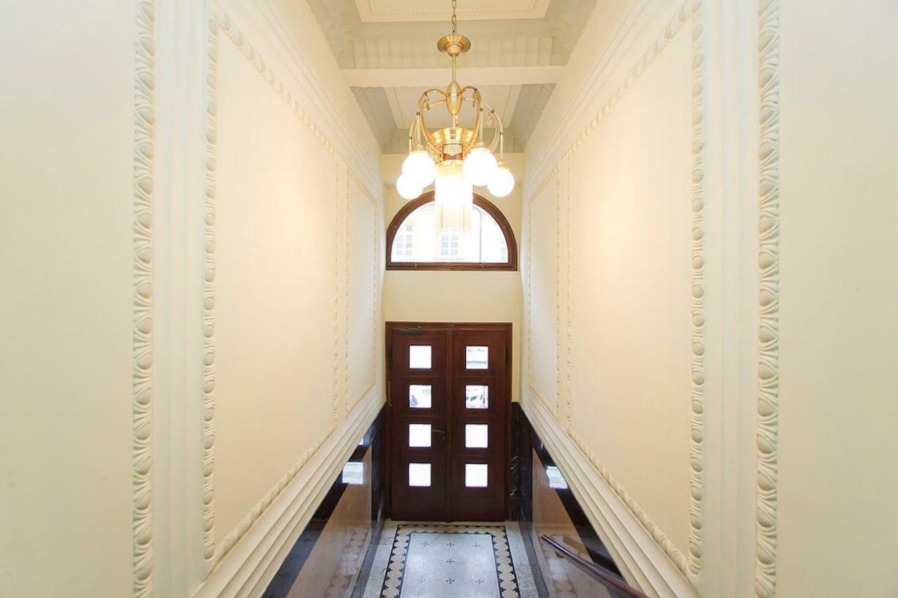 Spacious Elegance In The Heart Of Old Town Прага Экстерьер фото