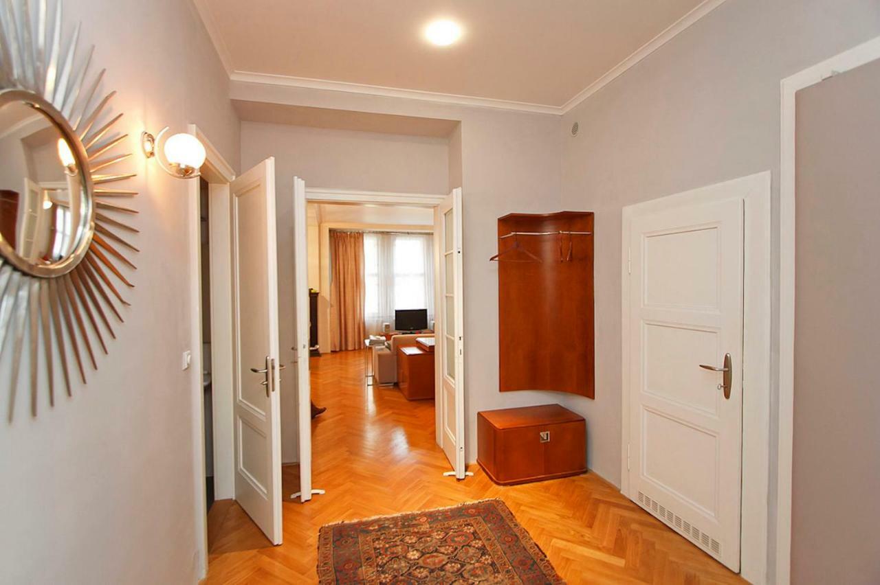 Spacious Elegance In The Heart Of Old Town Прага Экстерьер фото
