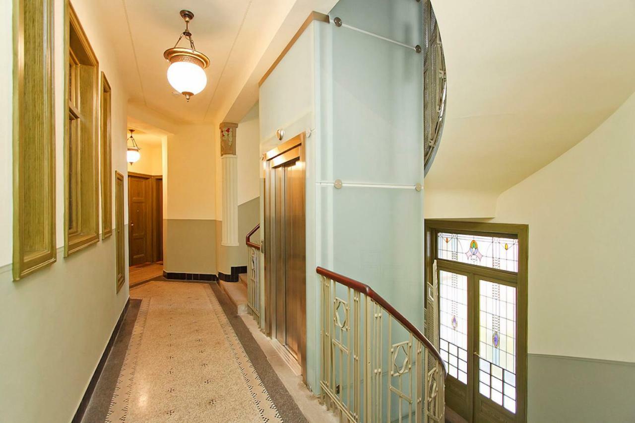 Spacious Elegance In The Heart Of Old Town Прага Экстерьер фото