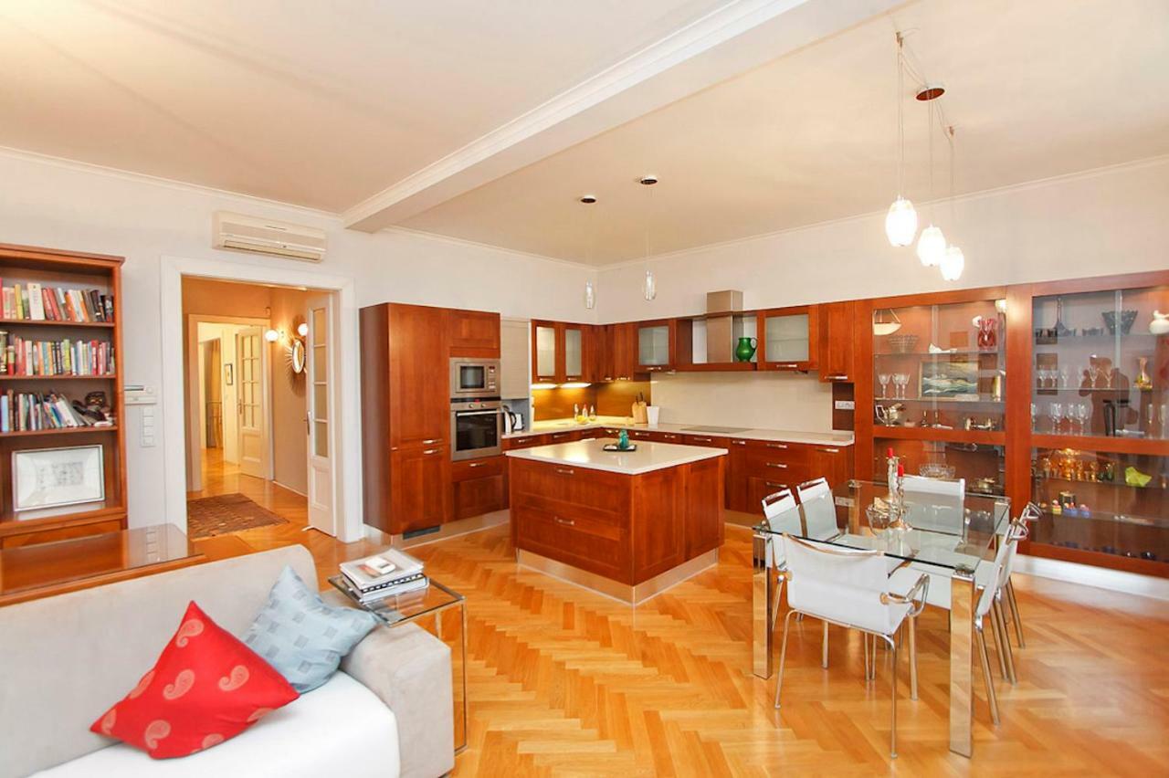 Spacious Elegance In The Heart Of Old Town Прага Экстерьер фото